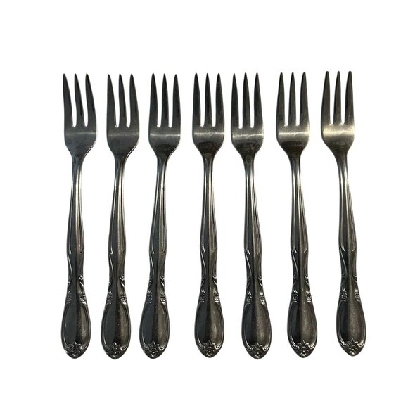 7 International Superior Stainless Chapel Hill Seafood/Cocktail Fork 5 3/8" Long - Picture 1 of 3